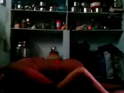 Latin homemade sexfilm hingst lockar styvdotter till förbjudna affärer