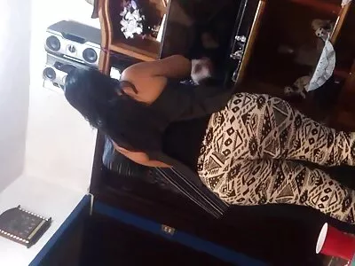Tjock och onormalt het Latina Kiara Mia får thai sexfilm en tjock kuk i sitt system.