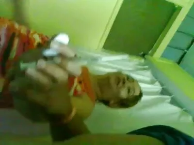 Blondin med sexfilmer med äldre kvinnor het röv knullas i sovrummet
