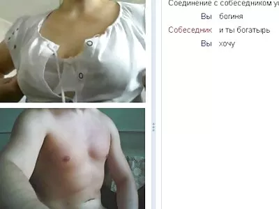 Två fantastiska lesbiska women sexfilm brudar njuter av passionerat sex på sängen