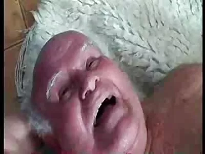 Kurvig privata sex filmer blondin i nätstrumpor DP av två gigantiska svarta kukar