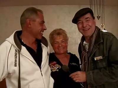 Karismatisk tjej sexfilme gr ger huvudet åt den gjutande revisorn