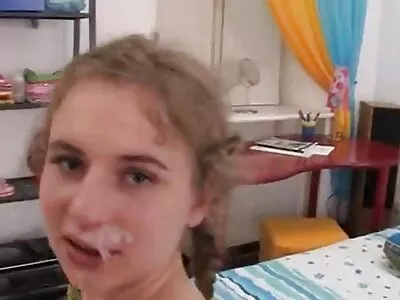 Cumshot från människan är oundvikligt när han börjar gratis amatör sex filmer knulla brud