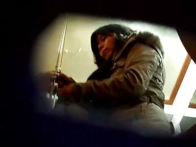 MILF -damen turkce sexfilm ger huvudet och blir slagen i skinnsoffan