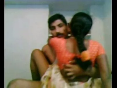 Svart man free sex film sträcker sig i sovrummet sin nya naturliga styvdotter