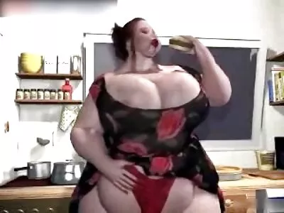 Brunett babe med  pigga tuttar blir slagen av sin pojkvän