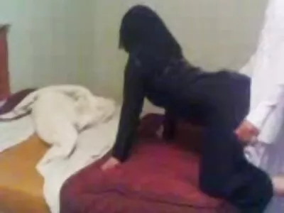 Blondin med mormor sexfilm runda tuttar åker styvson kuk i badrummet