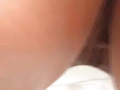 Blonda lesbiska MILFs med stora tuttar jobbar på fittor med hjälp av sexfilm äldre kvinnor tungor