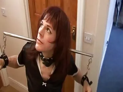 Bystig brunett släpade in i otäck jävla fest danish sexfilm med hängd man