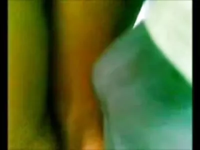 Brunett MILF lär älskarinnan bästa sexfilmen hur man slickar rövhål ordentligt