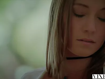 Två free sex filmer lustiga MILF -brudar vill smaka på hans långa johnson