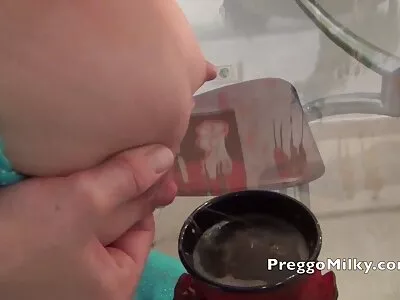 Blonde är väldigt lustig gratissexfilm och vill ha sin stora kuk just nu