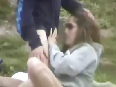Tonåring med stora naturliga kannor tittyfucks pojkvän i  POV